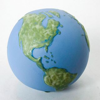 Lladro Porcelain, Globe Paperweight 1016138 - Lladro Porcelain Paperweight
