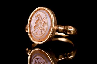 ROMAN GOLD RING WITH GRYLLOS INTAGLIO