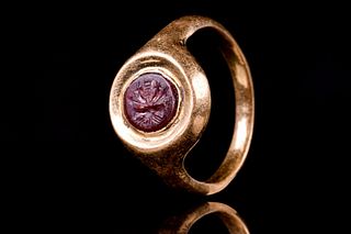 ROMAN INTAGLIO GOLD RING WITH CLASPED HANDS