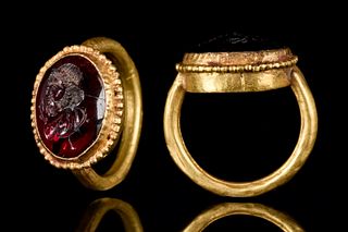 ROMAN GOLD RING WITH GARNET ASCLEPIUS INTAGLIO