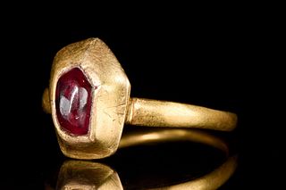 LARGE MEDIEVAL GOLD RING WITH RUBY