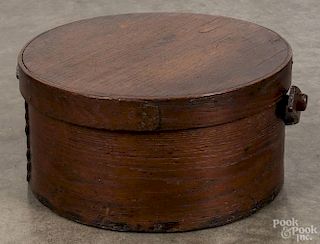 Pine lidded pantry box, 19th c., with a handle, 6 1/2'' h., 10'' dia.