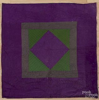 Pennsylvania Amish diamond in a square youth quilt, mid 20th c., 40'' x 40''.