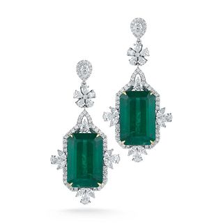 MAGNIFICENT EMERALD AND DIAMOND EARRING