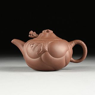 A CHINESE QING DYNASTY STYLE TEAPOT, MOVING DRAGON LID, AFTER HUANG YULIN (1842-1914) DESIGN, YIXING, REPUBLIC PERIOD (1912-1949),