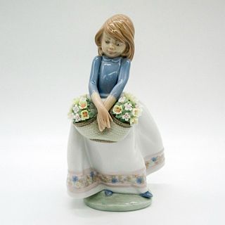 May Flowers 1005467 - Lladro Porcelain Figurine