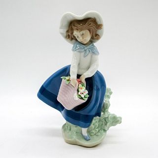 Pretty Pickings 1005222 - Lladro Porcelain Figurine
