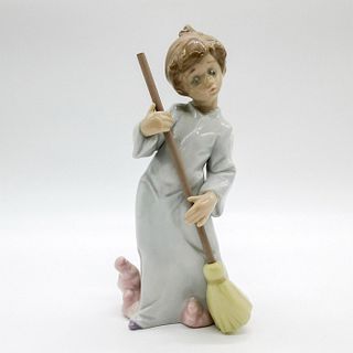 Sweep Away The Clouds 1005726 - Lladro Porcelain Figurine