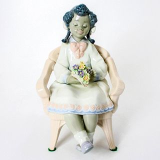 Sitting Pretty 1005699 - Lladro Porcelain Figurine