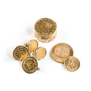 A FIVE PIECE YELLOW GOLD MOUNTED COINS AND LOOSE PESOS VINTAGE COLLECTION,
