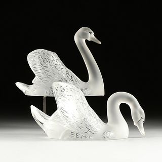 A PAIR OF LALIQUE FROSTED AND POLISHED CRYSTAL SWANS, SIGNED, LATE 20TH CENTURY,
