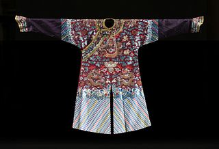 A CHINESE IMPERIAL "NINE DRAGON" EMBROIDERED SILK SEMI FORMAL JIFU COURT ROBE, LATE QING DYNASTY, CIRCA 1900,