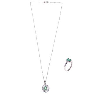 Collar, anillo y pendiente con esmeraldas y circonias en plata .925. 2 esmeraldas corte oval. Talla: 5.4 g.