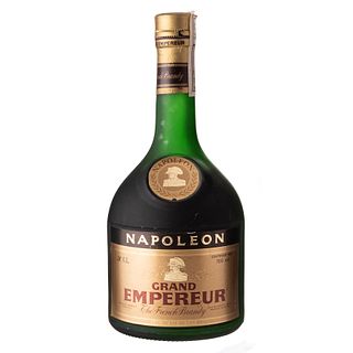 Brandy Grand Empereur. Napoleón. Cognac. France. En presentación de 700 ml.