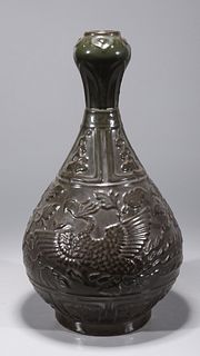 Chinese Black Glazed Molded Garlic Mouth Vase