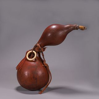 A figure patterned gourd wine pot