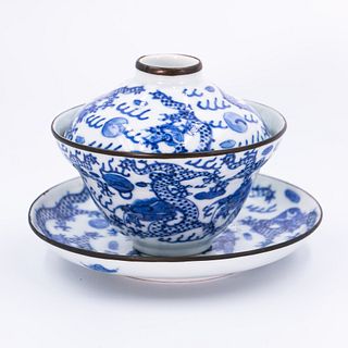 A blue and white porcelain tea set with saucer | ชุดถ้วยชามีฝาปิดกระเบื้องเคลือบน้ำเงินขาว