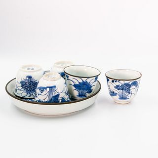 A blue and white porcelain covered teacup with saucer | ชุดถ้วยชามีฝาปิดกระเบื้องเคลือบน้ำเงินขาว