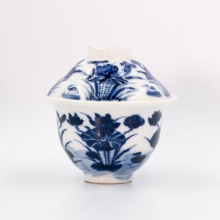A blue and white covered tea cup | ถ้วยตวง (ชุดไทย) กระเบื้องเคลือบน้ำเงินขาว