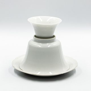A white porcelain large cup, saucer and teacup | ถ้วยชง ถ้วยตวง และจานรองกระเบื้องเคลือบ