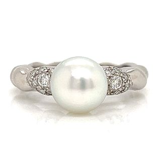 18K White Gold Pearl & Diamond Ring
