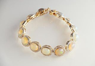14K Yellow Gold Link Bracelet, each of the 13 link