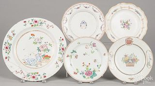 Four Chinese porcelain plates and a charger, 18th c., 9'' - 12 3/4'' dia.