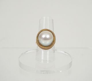 14K Yellow Gold Mabe Pearl Ring.