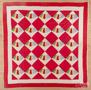 Fan pattern quilt, early 20th c., 85'' x 84''.