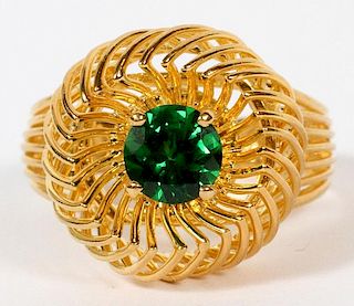 18KT GOLD AND GREEN GARNET RING, SIZE 7