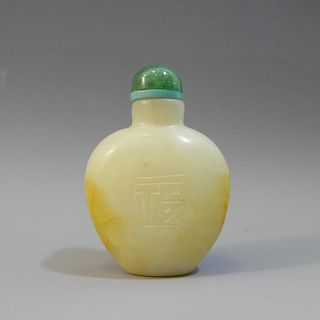 ANTIQUE CHINESE CARVED JADE SNUFF BOTTLE - 19TH CENTURY 中国玉雕鼻烟壶，19世纪