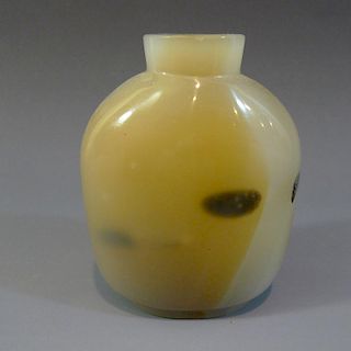 ANTIQUE CHINESE PEKING GLASS SNUFF BOTTLE. 19TH C 中国北京玻璃鼻烟壶，19世纪