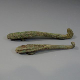TWO ANTIQUE CHINESE BRONZE BELT BUCKLE - WARRING STATE PERIOD 中国古代铜扣两个，战国时期