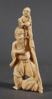 ANTIQUE CHINESE IVORY CARVING
