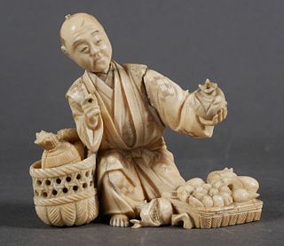 ANTIQUE JAPANESE IVORY CARVING