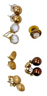 Assorted lot of pearl earrings