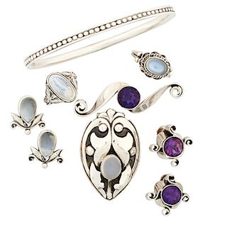 NINE PIECES OF STERLING ARTS & CRAFTS JEWELRY