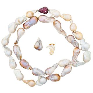 BAROQUE SOUTH SEA PEARL NECKLACE & EARRINGS