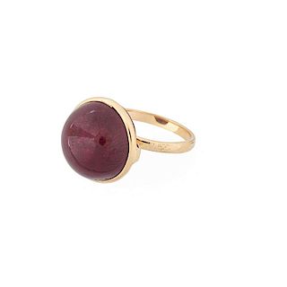 RUBY CABOCHON & YELLOW GOLD RING