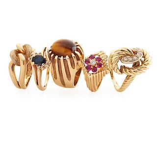 FIVE YELLOW GOLD RINGS MOST WITH GEMSTONES