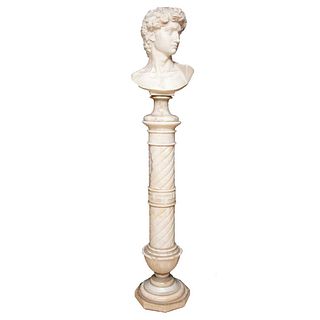 BUSTO DE DAVID SIGLO XX Talla en mármol blanco Con columna 108 cm (altura columna) y 61 cm (busto) Detalles de conservació...
