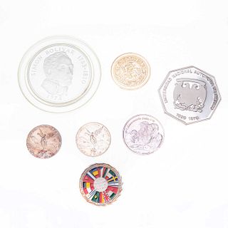 Cinco medallas y dos monedas en plata y niquel. Simon Bolivar, Mundial México 70, Universidad Nacional Autónoma de México. Peso:...