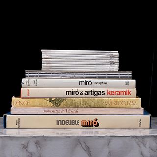 Libros de Arte, Miró y Pintores Europeos. Miró Sculpture / Miró & Artigas. Keramik / Indelible Miró. Piezas: 15.
