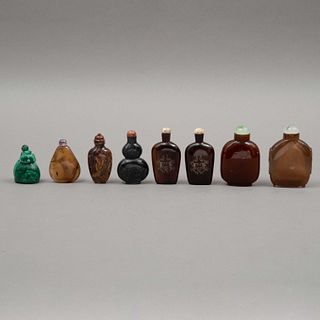 JUEGO DE 8 BOTELLAS DE RAPÉ. SIGLO XX Distintos materiales y modelos Tallas en piedra y madera Consta de botellas miniatura De 5 a 8...