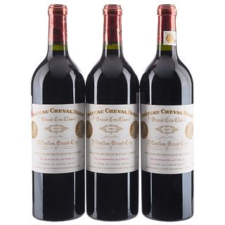 Château Cheval Blanc. Cosecha 2002. St. Émilion. 1er. Grand Cru Classé. Niveles: en el cuello. Piezas: 3. Calificación 91 / 100.