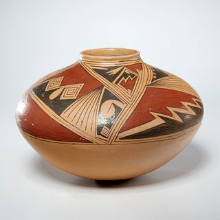Mata Ortiz pottery jar by Reynalda Qde Lopez