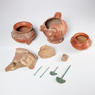 Group Pre-Columbian (or style of) artifacts
