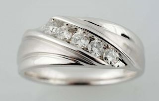 Gentleman's White Gold & Diamond Ring.