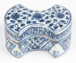 Chinese Ming Dynasty Blue and White Trinket Box