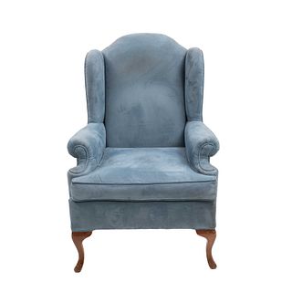 SILLÓN BERGERE. SXX. Elaborado en madera. Tapicería de tela color azul. Respaldo cerrado, asiento acojinado y soportes semicurvos.